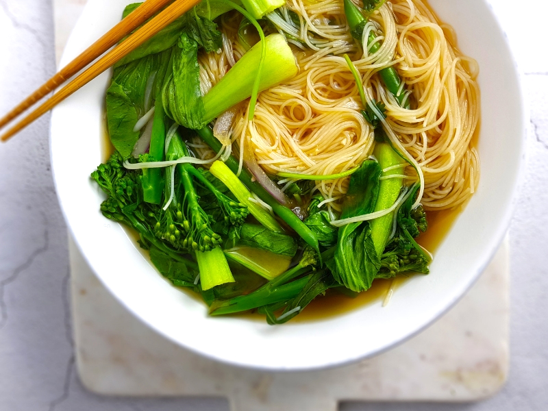 Zuppa di Miso con Noodles e Verdure - Ricette Vegane